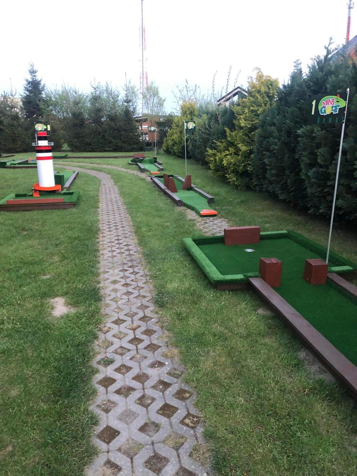 Domki Kapitanskie Z Prywatnym Polem Do Gry W Mini Golf Rewal Exterior foto