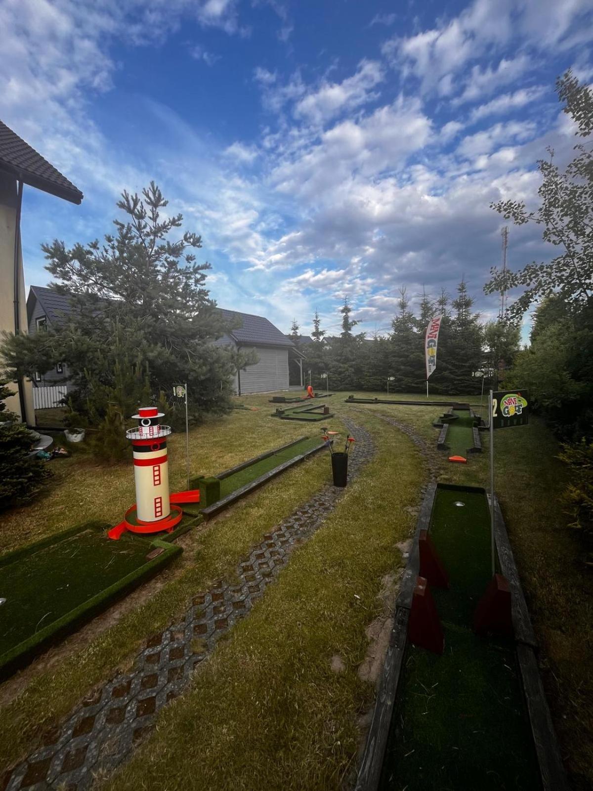Domki Kapitanskie Z Prywatnym Polem Do Gry W Mini Golf Rewal Exterior foto