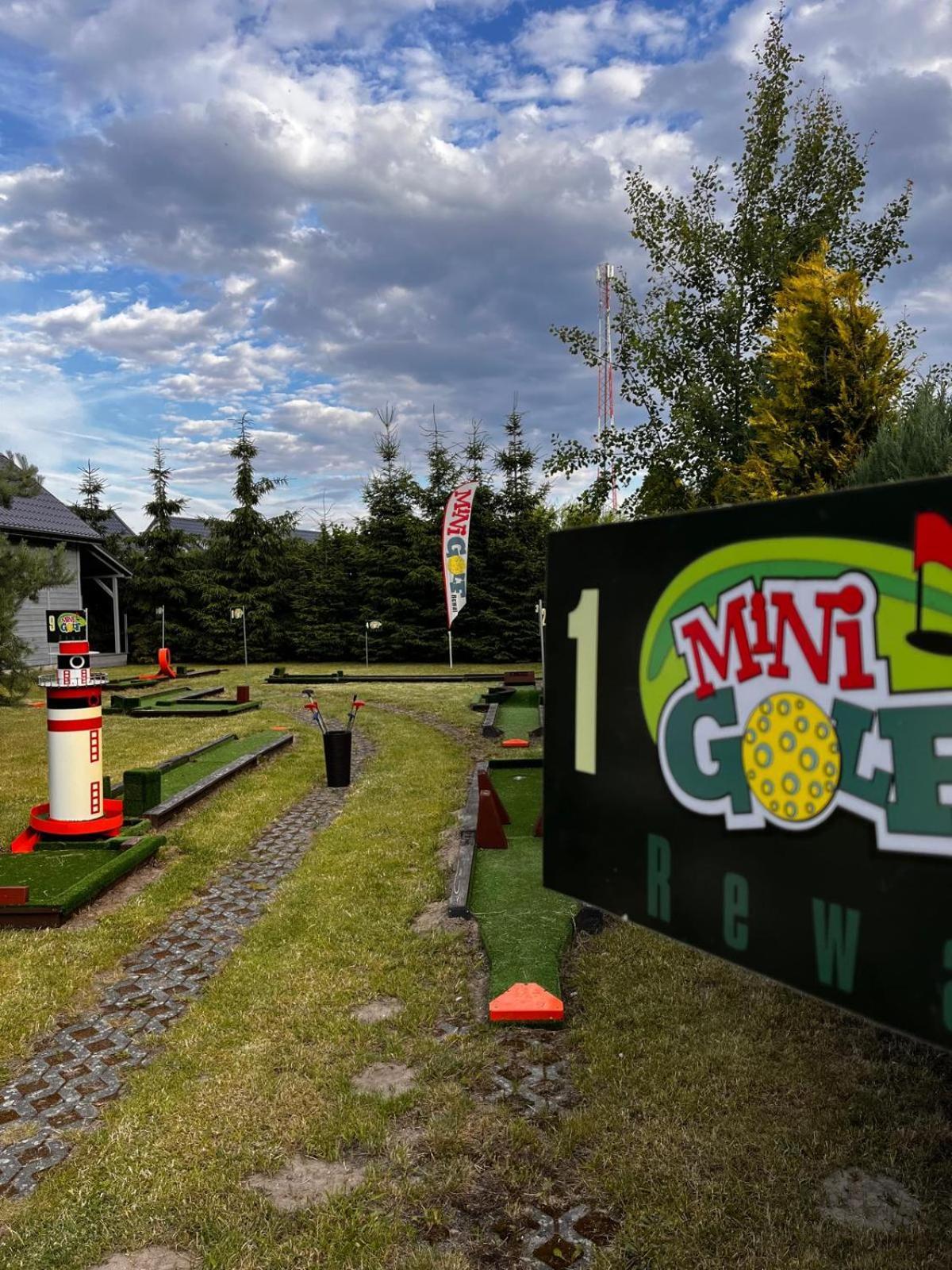 Domki Kapitanskie Z Prywatnym Polem Do Gry W Mini Golf Rewal Exterior foto