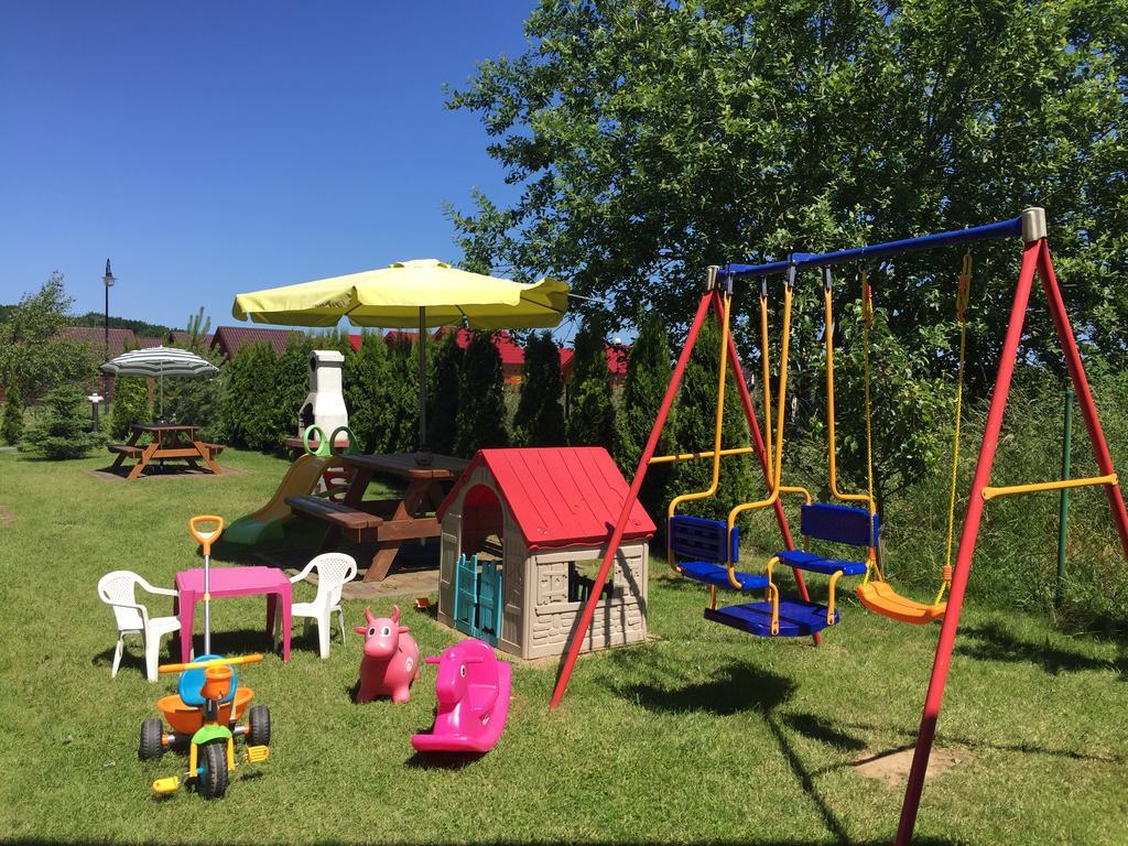 Domki Kapitanskie Z Prywatnym Polem Do Gry W Mini Golf Rewal Exterior foto